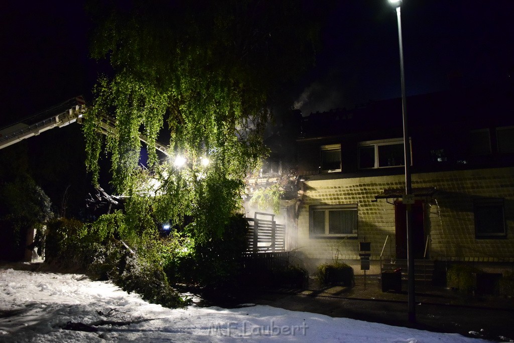 Grossfeuer Einfamilienhaus Siegburg Muehlengrabenstr P0632.JPG - Miklos Laubert